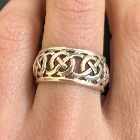Sterling silver Celtic knot ring size 6 - Picture 2 of 8
